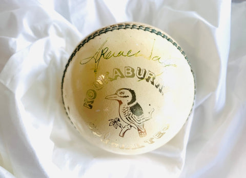 Shane Warne signed Kookaburra Victoria
Ball - Rookie /early era full autograph