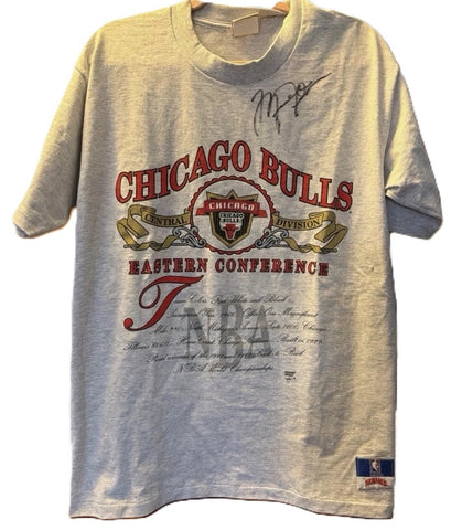 Michael Jordan Playing-Era Signed Chicago Bulls T-Shirt Beckett LOA