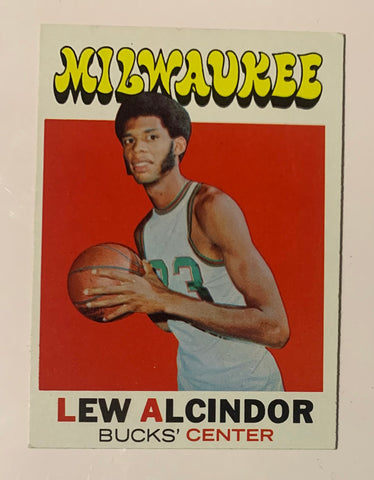 1971 Topps #100 Lew Alcindor Milwaukee Bucks (HOF) Rookie RC